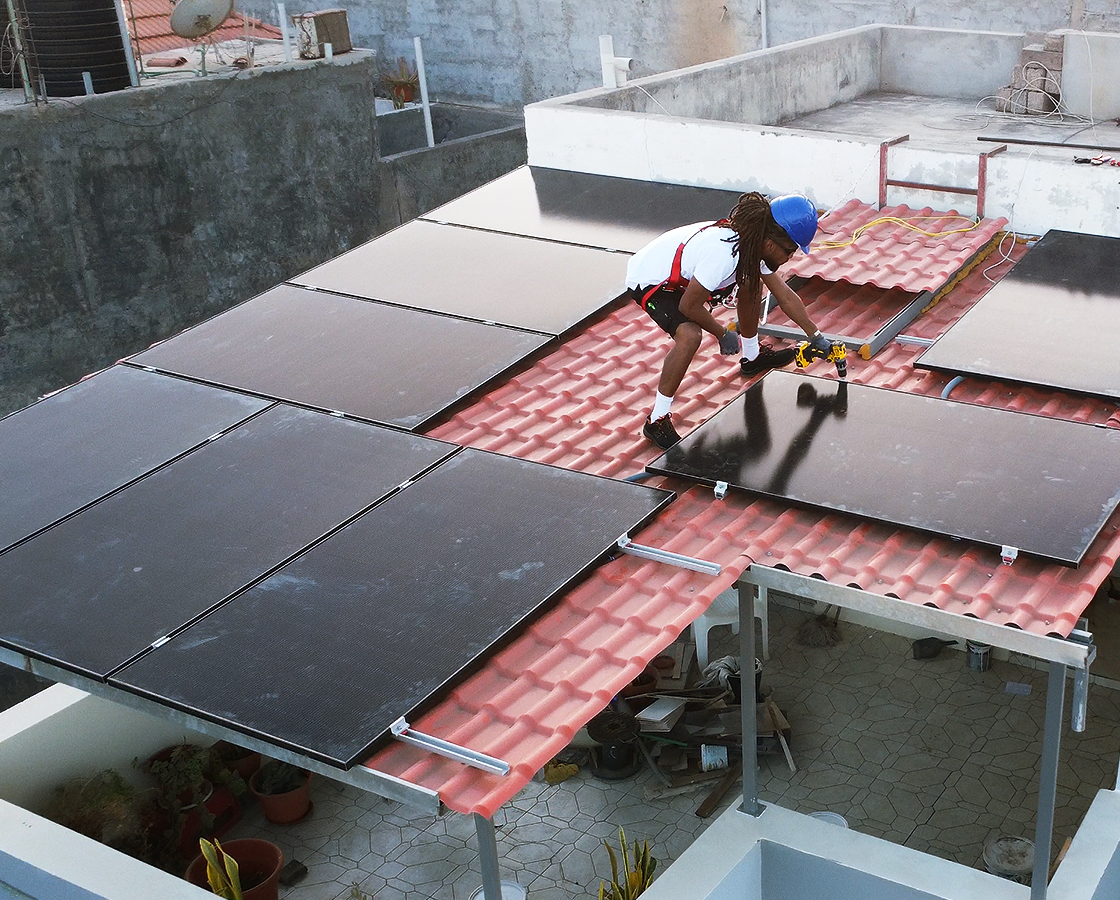 Painéis solares instalados pela Gratiluz em Cabo Verde